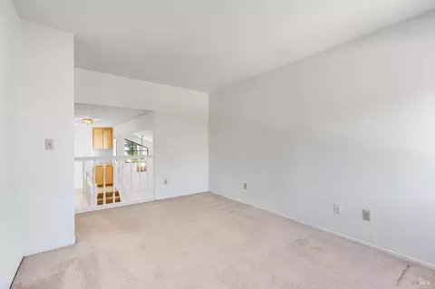Living - 391 Valley Oak Ln, Vallejo, CA 94591 photo 10 of 10