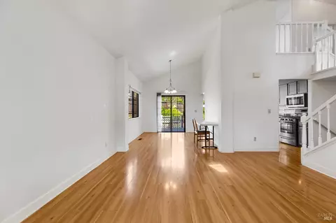 Living - 391 Valley Oak Ln, Vallejo, CA 94591 photo 2 of 10