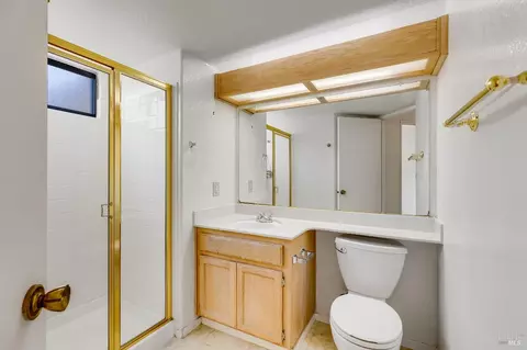 Bath - 391 Valley Oak Ln, Vallejo, CA 94591 photo 1 of 7