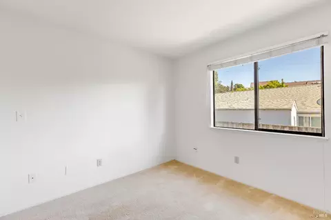 Bedroom - 391 Valley Oak Ln, Vallejo, CA 94591 photo 12 of 18