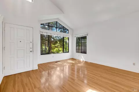 Living - 391 Valley Oak Ln, Vallejo, CA 94591 photo 4 of 10