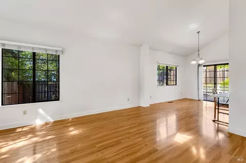 Living - 391 Valley Oak Ln, Vallejo, CA 94591 photo 1 of 10