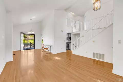 Living - 391 Valley Oak Ln, Vallejo, CA 94591 photo 3 of 10