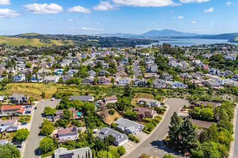View/Area - 391 Valley Oak Ln, Vallejo, CA 94591 photo 5 of 6