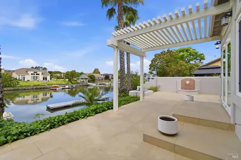 33 Peninsula Ct, Napa, CA 94559