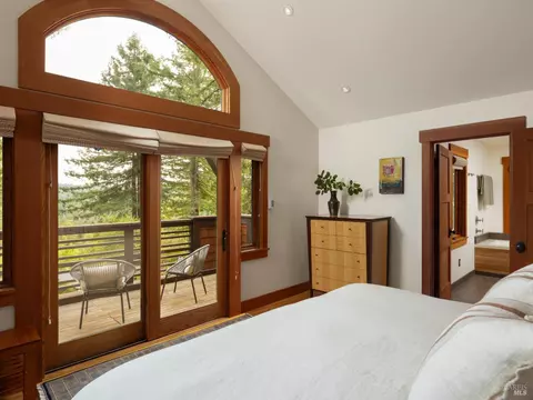 Bedroom - 15570 Bittner Rd, Occidental, CA 95465 photo 2 of 5