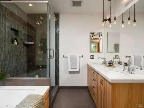 Bath - 15570 Bittner Rd, Occidental, CA 95465 photo 2 of 4