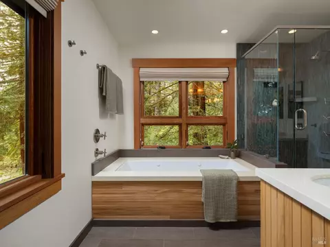 Bath - 15570 Bittner Rd, Occidental, CA 95465 photo 1 of 4
