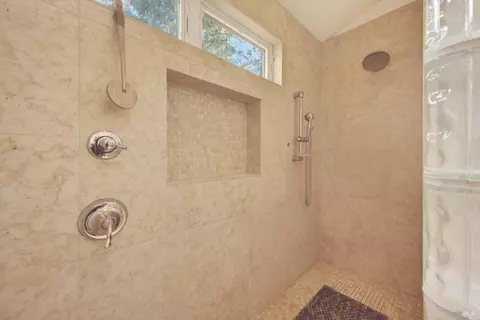 Bath - 1017 Westside Rd, Healdsburg, CA 95448 photo 6 of 7