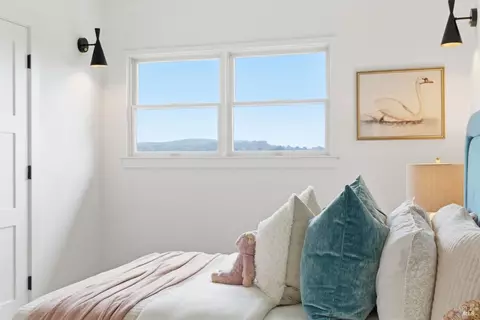 Bedroom - 439 Molino Ave, Mill Valley, CA 94941 photo 2 of 15