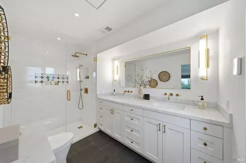 Bath - 439 Molino Ave, Mill Valley, CA 94941 photo 2 of 3