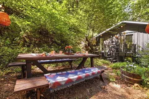 14993 Merry Ln, Guerneville, CA 95446