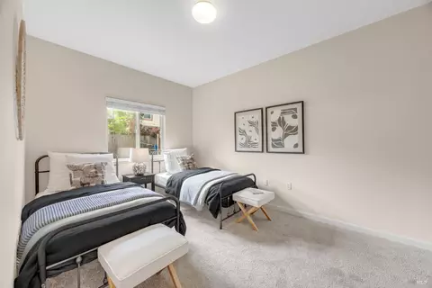 Bedroom - 455 Sequoia Ln, Sebastopol, CA 95472 photo 5 of 6
