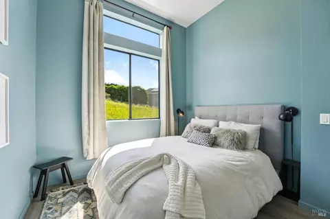 Bedroom - 141 Cypress Loop, Bodega Bay, CA 94923 photo 2 of 8