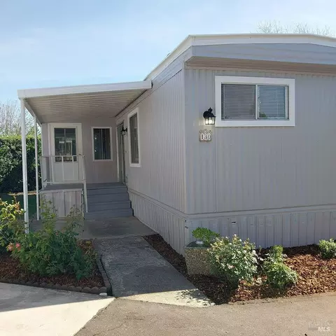 130 Candlewood Dr, Petaluma, CA 94954