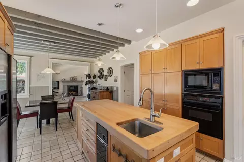 Kitchen - 218 Grove St, Windsor, CA 95492 photo 3 of 5