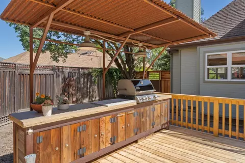 Exterior - 218 Grove St, Windsor, CA 95492 photo 16 of 17