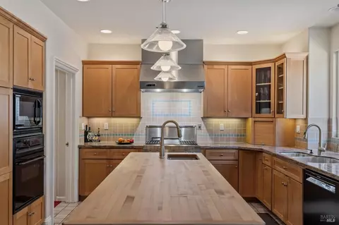 Kitchen - 218 Grove St, Windsor, CA 95492 photo 5 of 5