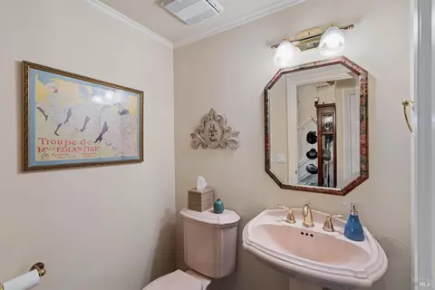 Bath - 218 Grove St, Windsor, CA 95492 photo 3 of 3