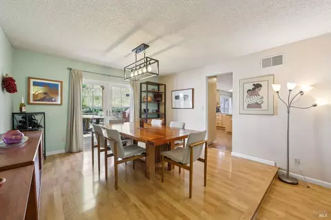Dining - 172 Easson Ct, Vallejo, CA 94591 photo 1 of 3