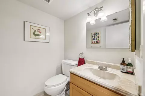 Bath - 172 Easson Ct, Vallejo, CA 94591 photo 1 of 4