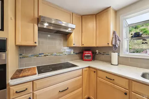 Kitchen - 172 Easson Ct, Vallejo, CA 94591 photo 6 of 7