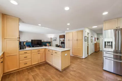 Kitchen - 172 Easson Ct, Vallejo, CA 94591 photo 3 of 7