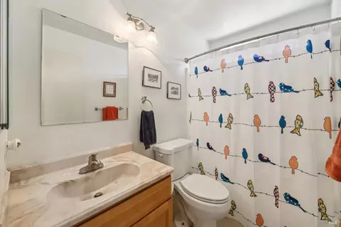 Bath - 172 Easson Ct, Vallejo, CA 94591 photo 2 of 4