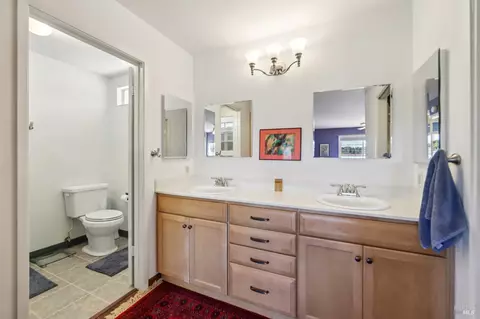 Bath - 172 Easson Ct, Vallejo, CA 94591 photo 3 of 4