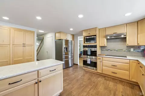 Kitchen - 172 Easson Ct, Vallejo, CA 94591 photo 5 of 7