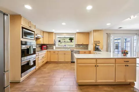 Kitchen - 172 Easson Ct, Vallejo, CA 94591 photo 1 of 7