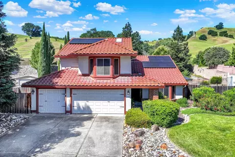 573 Rambleton Dr, Vacaville, CA 95688