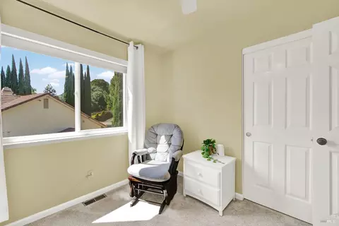 Bedroom - 573 Rambleton Dr, Vacaville, CA 95688 photo 5 of 10