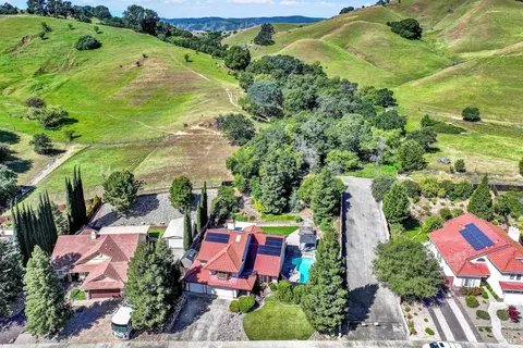 View/Area - 573 Rambleton Dr, Vacaville, CA 95688 photo 3 of 8
