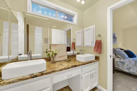 Bath - 573 Rambleton Dr, Vacaville, CA 95688 photo 3 of 4