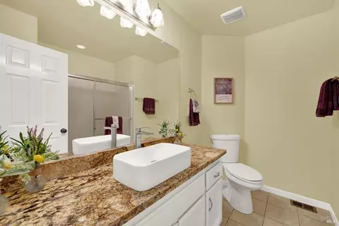 Bath - 573 Rambleton Dr, Vacaville, CA 95688 photo 2 of 4