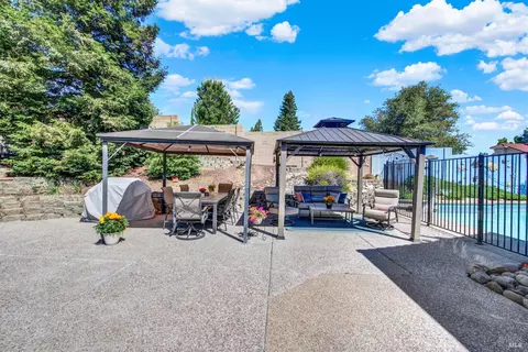 Exterior - 573 Rambleton Dr, Vacaville, CA 95688 photo 12 of 19