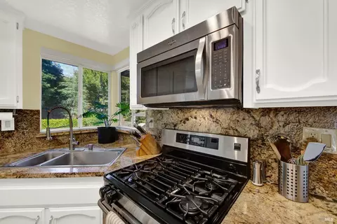 Kitchen - 573 Rambleton Dr, Vacaville, CA 95688 photo 5 of 6