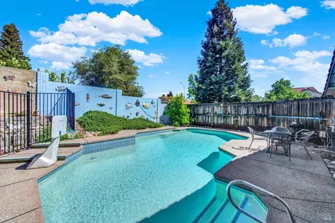 Exterior - 573 Rambleton Dr, Vacaville, CA 95688 photo 15 of 19