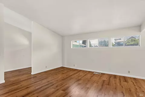 Living - 682 Hillside Dr, Fairfield, CA 94533 photo 10 of 12