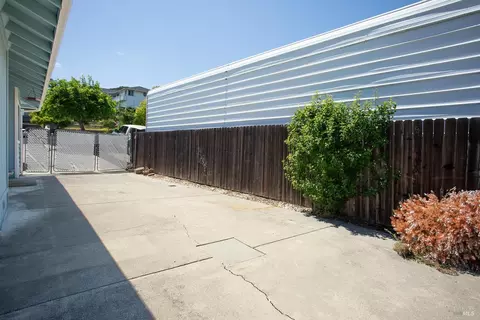 Exterior - 682 Hillside Dr, Fairfield, CA 94533 photo 6 of 10