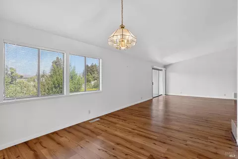 Living - 682 Hillside Dr, Fairfield, CA 94533 photo 6 of 12