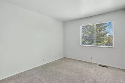 Bedroom - 682 Hillside Dr, Fairfield, CA 94533 photo 3 of 4