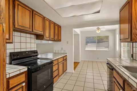 Kitchen - 682 Hillside Dr, Fairfield, CA 94533 photo 2 of 6