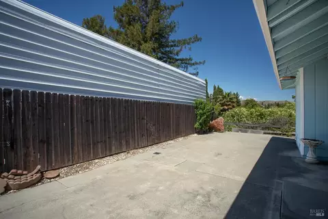 Exterior - 682 Hillside Dr, Fairfield, CA 94533 photo 3 of 10