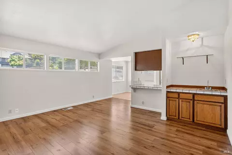 Living - 682 Hillside Dr, Fairfield, CA 94533 photo 9 of 12