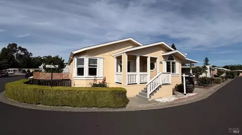 600 Colonial Park Dr, Santa Rosa, CA 95403