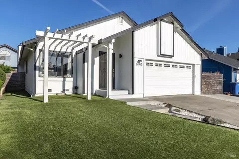 690 Claudius Way, Windsor, CA 95492