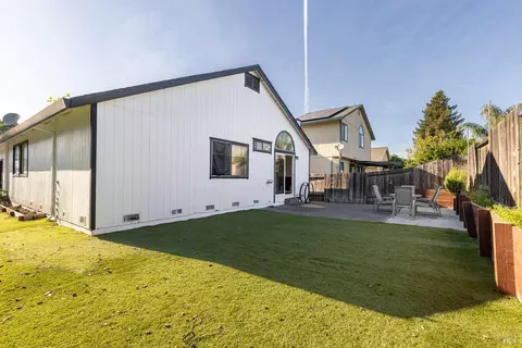 Exterior - 690 Claudius Way, Windsor, CA 95492 photo 5 of 7