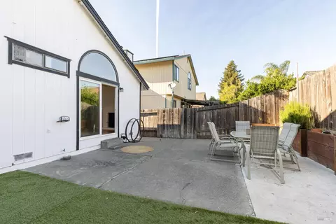 Exterior - 690 Claudius Way, Windsor, CA 95492 photo 6 of 7